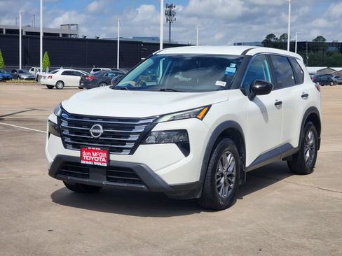 Used 2024 Nissan Rogue S image 3