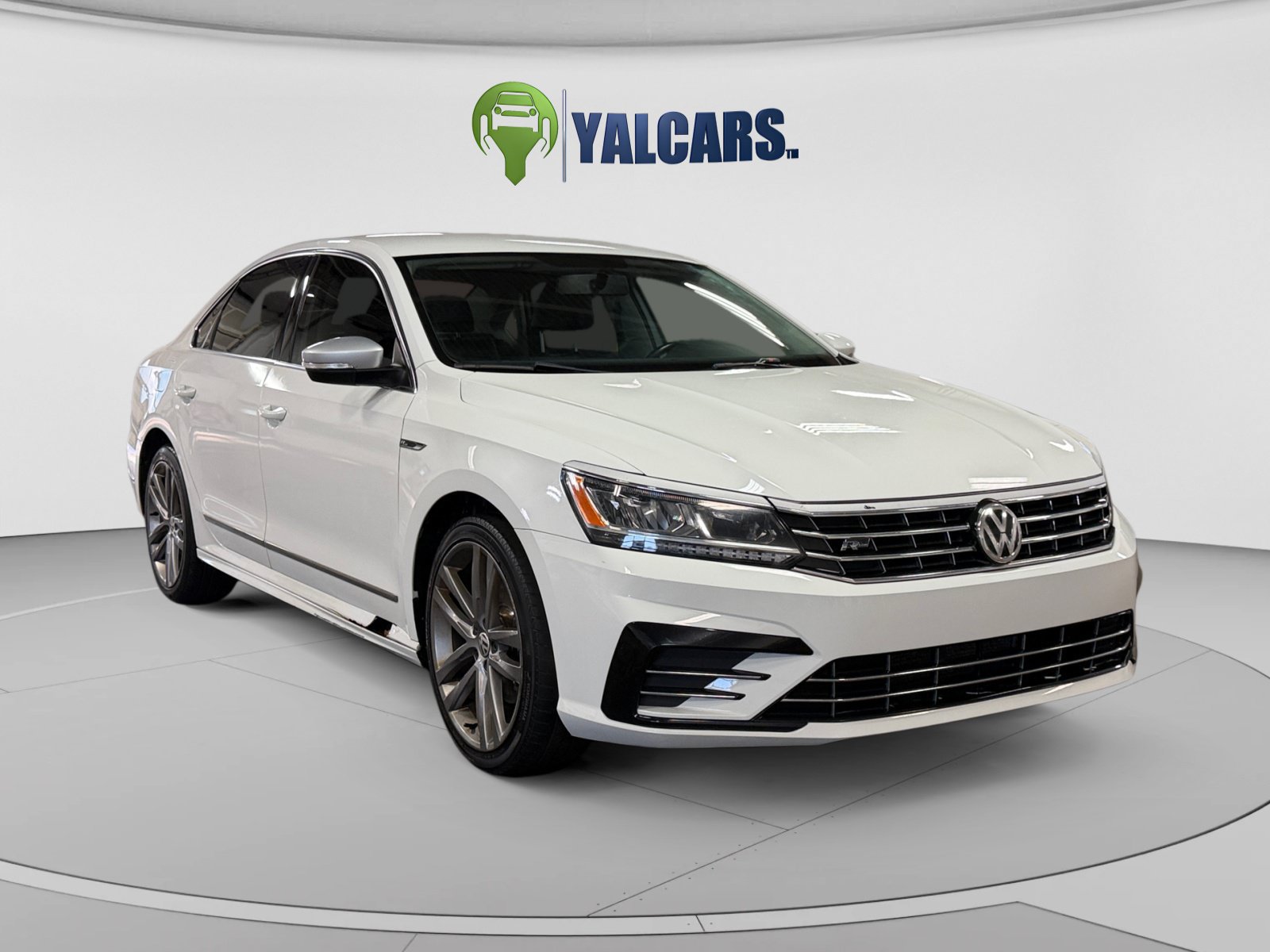 Used 2017 Volkswagen Passat 1.8T R-Line w/ R-Line Lighting Package FWD image 7
