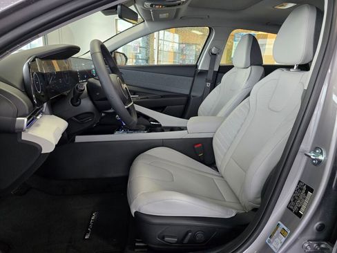 New 2025 Hyundai Elantra Limited image 16