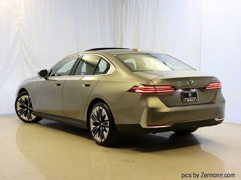 Certified 2024 BMW 530i xDrive w/ Premium Package image 9