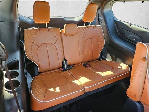 New 2026 Chrysler Pacifica Pinnacle FWD image 15