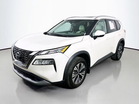 Used 2022 Nissan Rogue SV w/ SV Premium Package image 3