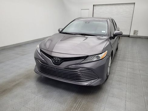 Used 2020 Toyota Camry XLE image 15