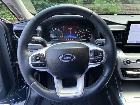 Used 2023 Ford Explorer XLT w/ Equipment Group 202A RWD image 12