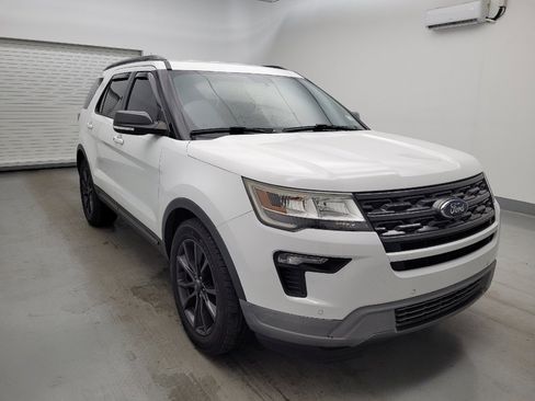 Used 2018 Ford Explorer XLT w/ Equipment Group 202A FWD image 13