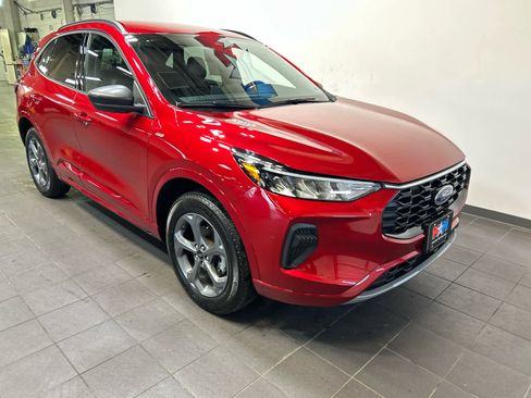 Used 2024 Ford Escape ST-Line w/ Tech Pack #1 AWD/4WD image 2