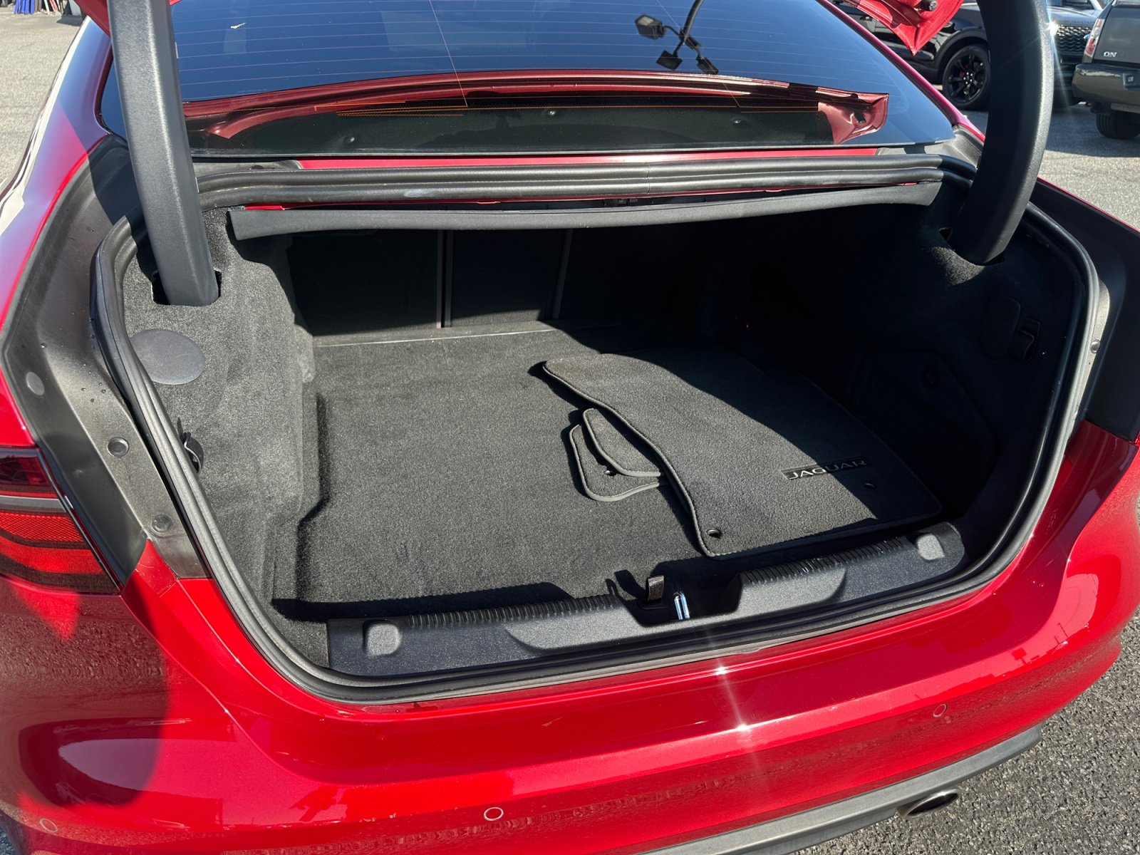 Used 2020 Jaguar XE S RWD image 27