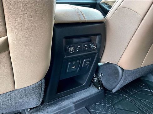 Used 2023 Chevrolet Traverse Premier image 29