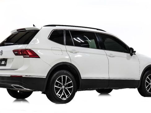 Used 2021 Volkswagen Tiguan SE FWD image 3