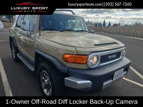 Used 2012 Toyota FJ Cruiser 4WD w/ Convenience Pkg image 2