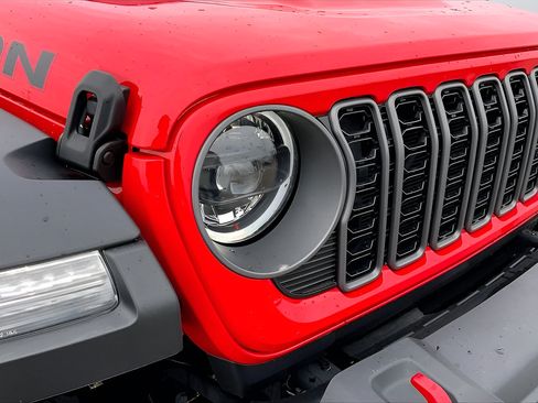 Used 2026 Jeep Wrangler Unlimited Rubicon AWD/4WD image 33