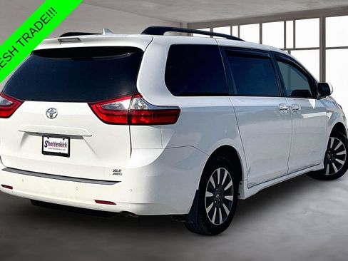 Used 2020 Toyota Sienna XLE Premium AWD/4WD image 6