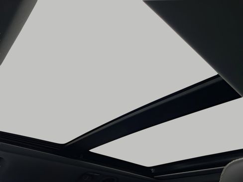 Used 2023 Ford Explorer XLT w/ Equipment Group 202A image 29