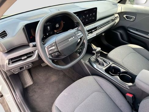 Used 2025 Kia K4 FWD image 9