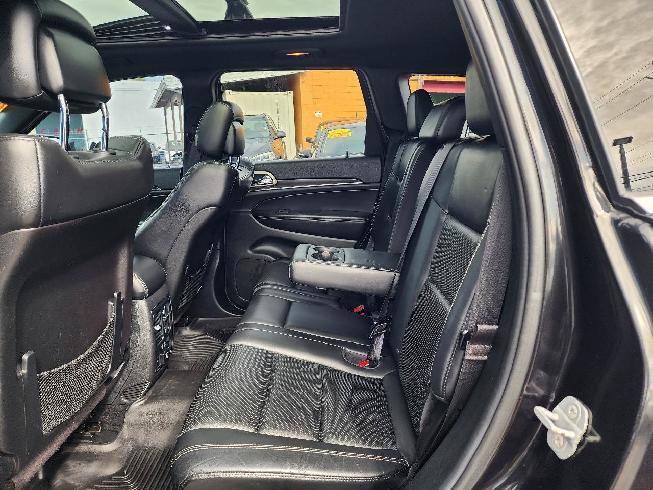 Used 2014 Jeep Grand Cherokee Limited w/ Luxury Group II AWD/4WD image 25