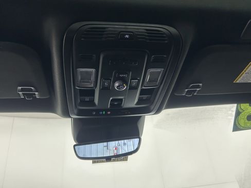 Used 2023 Cadillac Escalade Premium Luxury image 33