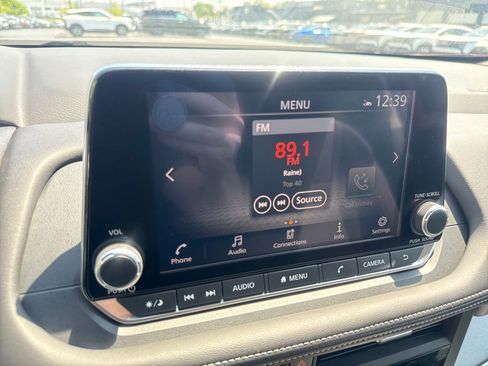Used 2025 Nissan Rogue SV FWD image 20