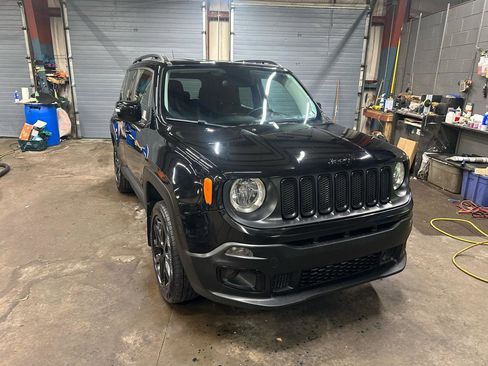 Used 2017 Jeep Renegade Altitude image 3