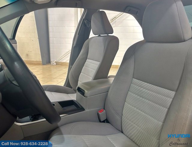 Used 2017 Toyota Camry LE FWD image 11