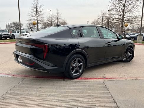 Used 2025 Kia K4 LXS image 6