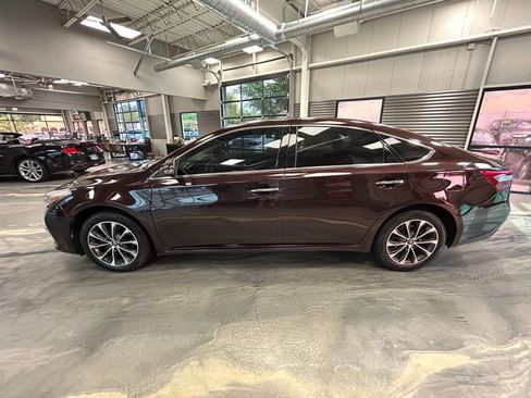 Used 2018 Toyota Avalon XLE image 34