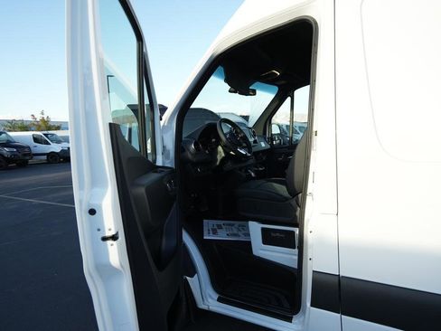 New 2025 Mercedes-Benz Sprinter 2500 image 11