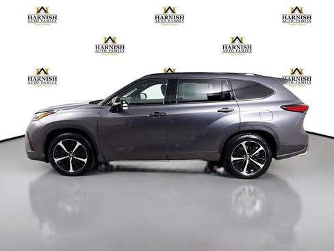 Used 2021 Toyota Highlander XSE AWD/4WD image 4