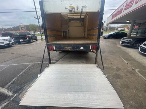 Used 2018 Chevrolet Express 4500 Extended w/ Driver Convenience Package image 24