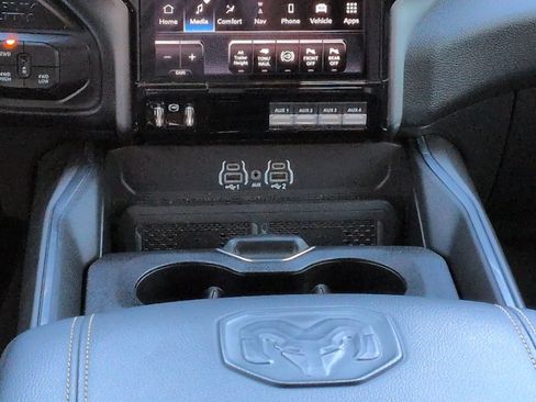 Certified 2025 RAM 2500 Laramie AWD/4WD image 18