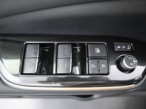 Used 2026 Toyota Crown Limited image 9