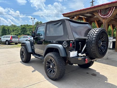 Used 2015 Jeep Wrangler Sport w/ Quick Order Package 24S AWD/4WD image 2