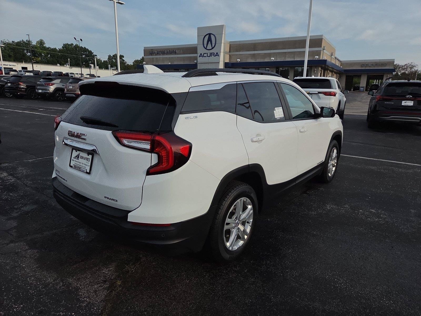 Used 2023 GMC Terrain SLE w/ Driver Convenience Package AWD/4WD image 29