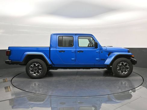 Used 2025 Jeep Gladiator Sport AWD/4WD image 9