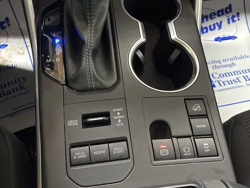 Used 2024 Toyota Highlander LE image 20