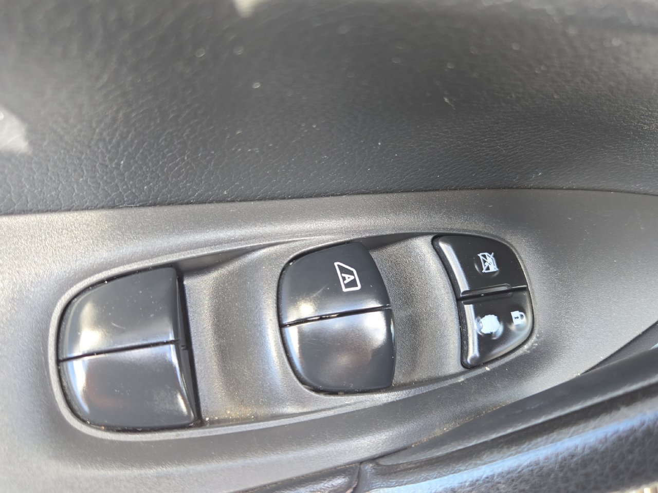 Used 2021 Nissan Rogue Sport S FWD image 27