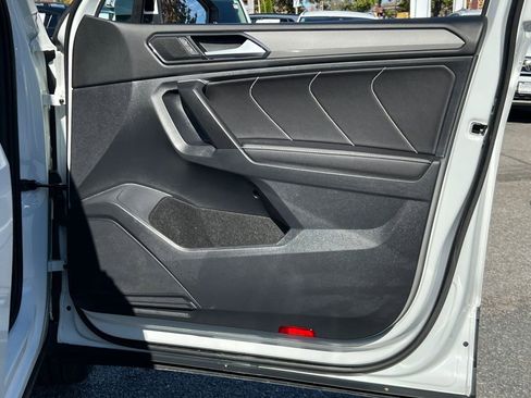 Certified 2024 Volkswagen Tiguan SE image 10