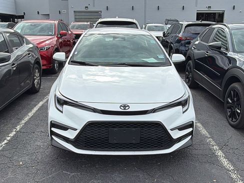 Used 2024 Toyota Corolla SE image 2