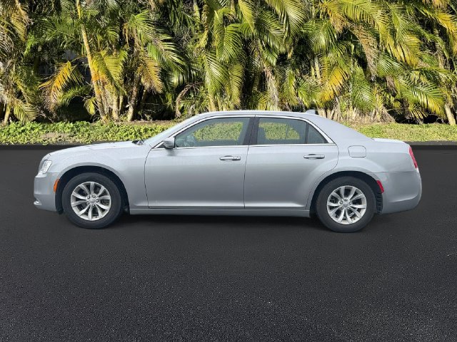 Used 2018 Chrysler 300 Touring RWD image 8