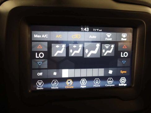 Used 2019 Jeep Renegade Latitude w/ Cold Weather Group AWD/4WD image 40