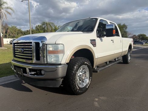 Used 2010 Ford F250 Lariat image 1
