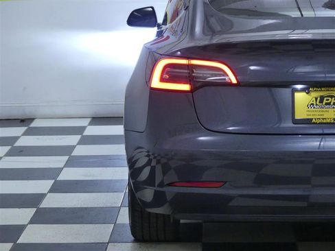 Used 2018 Tesla Model 3 Performance image 25
