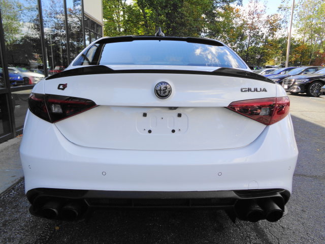 Used 2022 Alfa Romeo Giulia Ti AWD/4WD image 6