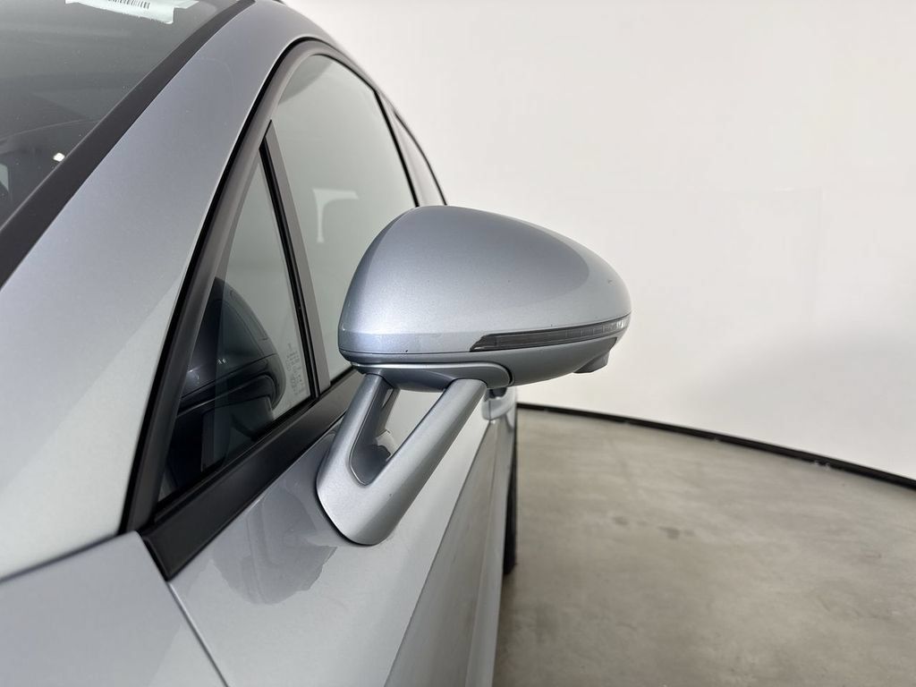 Certified 2026 Porsche Macan AWD/4WD image 12