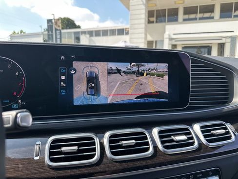 Used 2025 Mercedes-Benz GLS 450 4MATIC image 14