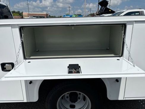 New 2025 Ford F350 XL w/ XL Chrome Package image 12