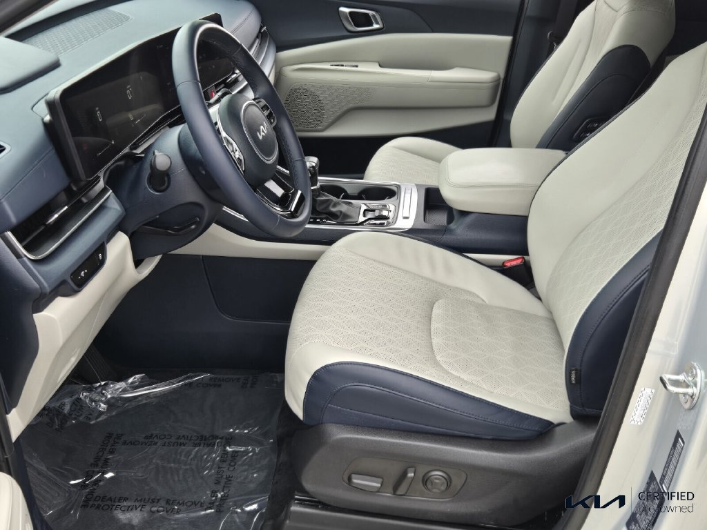 Certified 2025 Kia Carnival EX FWD image 10
