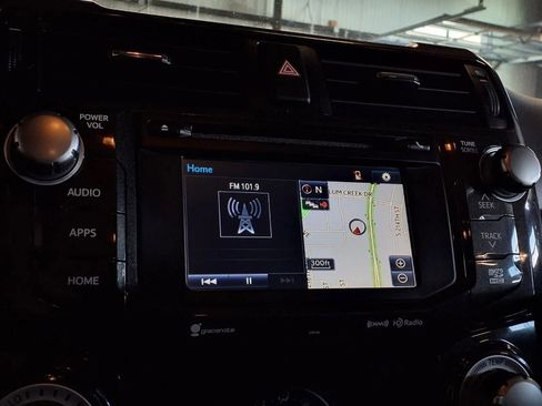 Used 2018 Toyota 4Runner TRD Off-Road Premium AWD/4WD image 21