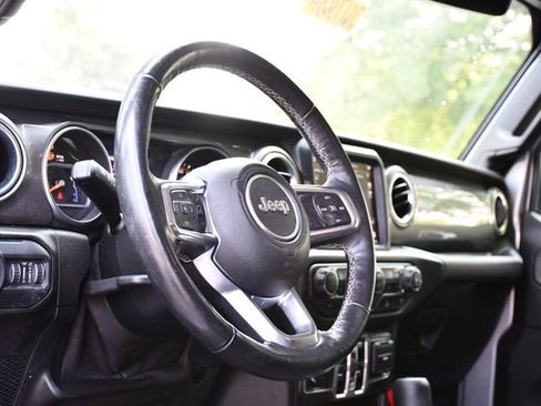 Used 2019 Jeep Wrangler Unlimited Sahara AWD/4WD image 16