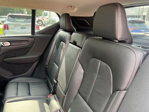 Used 2023 Volvo XC40 B5 Ultimate image 28