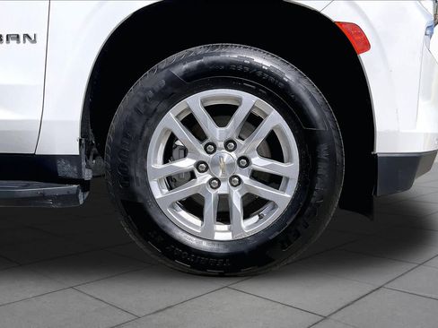 Used 2024 Chevrolet Suburban LT RWD image 10